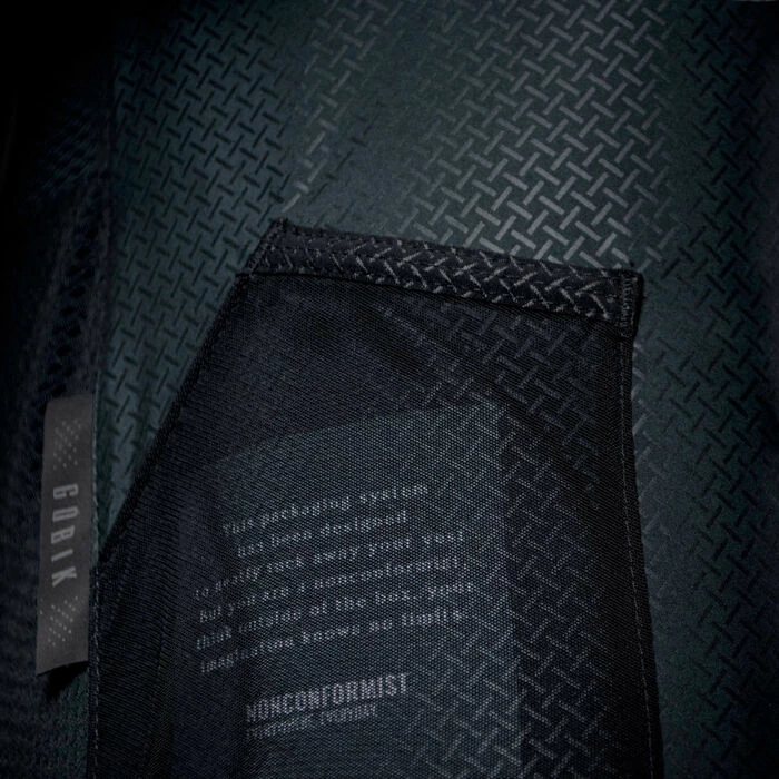 Gilet Gobik Plus 2.0 Black Lead Homme 8 Gilet Gobik Plus 2.0 Black Lead Homme – Image 8