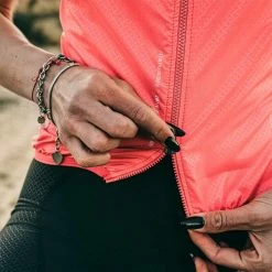 Gilet Gobik Plus 2.0 Paradise Femme 71 Gilet Gobik Plus 2.0 Paradise Femme -Promos Vélos Urbains Boutique chaleco plus2.0 mujer paradise gobik warm series22 6 700x700 5