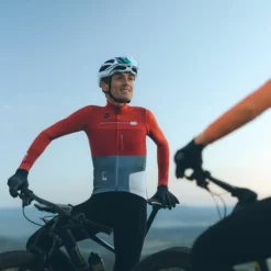 Maillot Manche Longue Gobik Cobble Crimson -Promos Vélos Urbains Boutique maillot cobble crimson hombre cold season 22 gobik 5 700x 700x700 5