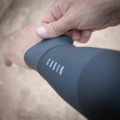 Maillot Manche Longue Gobik Cobble Dark Coal -Promos Vélos Urbains Boutique maillot cobble dark coal hombre cold season 22 gobik 4 700x 700x700 1