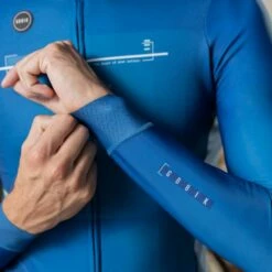 Maillot Manche Longue Gobik Cobble Harbor Homme 2023 -Promos Vélos Urbains Boutique maillot hombre cobble harbor cold 2023 gobik 4 700x700 1