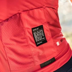 Maillot Manches Courtes Gobik Stark Cranberry Homme -Promos Vélos Urbains Boutique maillot hombre stark carnberry gobik warm series22 3 700x700 3