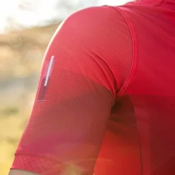 Maillot Manches Courtes Gobik Stark Cranberry Homme -Promos Vélos Urbains Boutique maillot hombre stark carnberry gobik warm series22 6 700x700 3