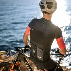 Maillot Manches Courtes Gobik Stark Dye Homme -Promos Vélos Urbains Boutique maillot hombre stark dye gobik warm series22 4 700x700 2