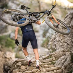 Maillot Manches Courtes Gobik Stark Ribbon Homme 80 Maillot Manches Courtes Gobik Stark Ribbon Homme -Promos Vélos Urbains Boutique maillot hombre stark ribbon gobik warm series22 3 700x700 5