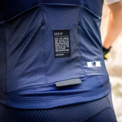 Maillot Manches Courtes Gobik Stark Ribbon Homme 101 Maillot Manches Courtes Gobik Stark Ribbon Homme -Promos Vélos Urbains Boutique maillot hombre stark ribbon gobik warm series22 6 700x700 8