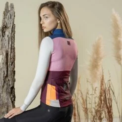 Maillot Manche Longue Gobik Cobble Dahlia Femme 2023 35 Maillot Manche Longue Gobik Cobble Dahlia Femme 2023 -Promos Vélos Urbains Boutique maillot mujer cobble dahlia cold 2023 gobik 4 700x700 2