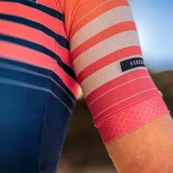 Maillot Manches Courtes Gobik Stark Lotus Claim Femme 71 Maillot Manches Courtes Gobik Stark Lotus Claim Femme -Promos Vélos Urbains Boutique maillot mujer stark lotus claim gobik warm series22 6 700x700 5