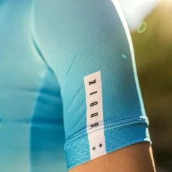 Maillot Manches Courtes Gobik Stark Zircon Femme -Promos Vélos Urbains Boutique maillot mujer stark zircon streak gobik warm series22 5 700x700 1