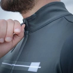 Maillot Manche Longue Gobik SuperCobble Dark Coal 51 Maillot Manche Longue Gobik SuperCobble Dark Coal -Promos Vélos Urbains Boutique maillot supercobble hombre dark coal cold season 22 gobik 4 700x 700x700 4